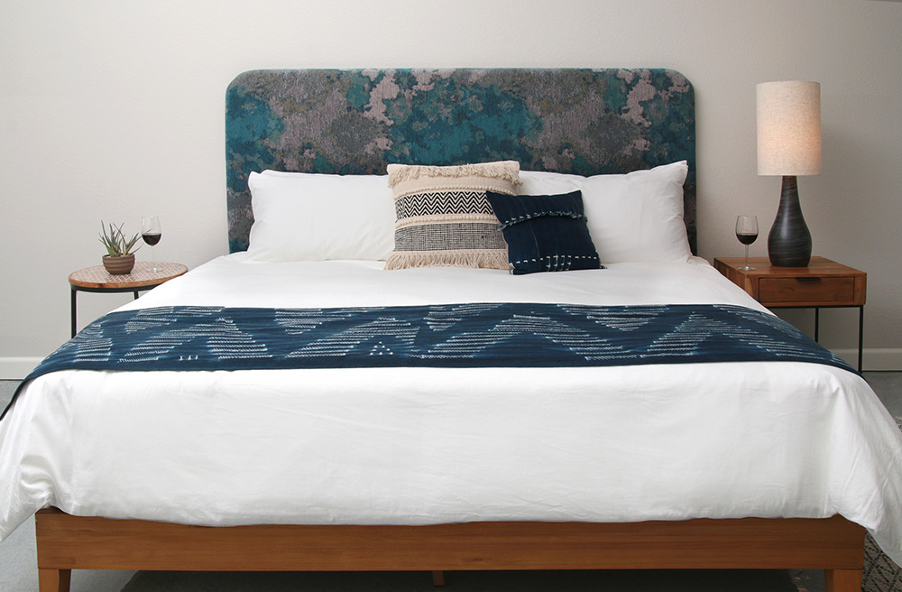 Azure Palm King Bed & Pillows